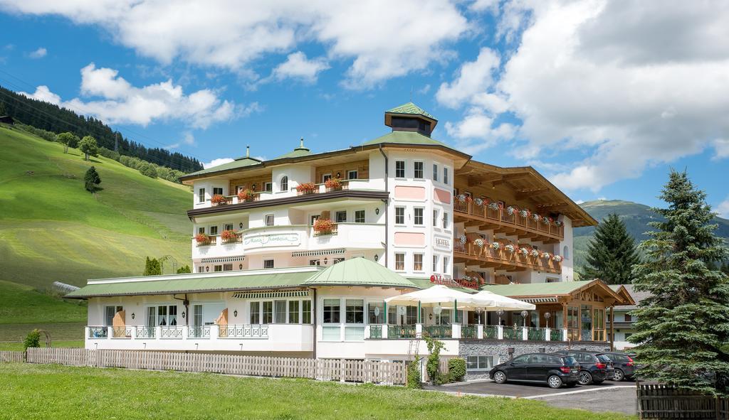 Hotel Maria Theresia Gerlos Exteriör bild